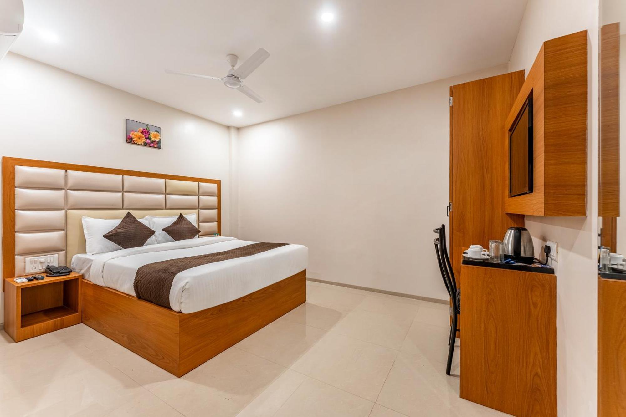 Metropolis Business Hotel Панаджи Экстерьер фото